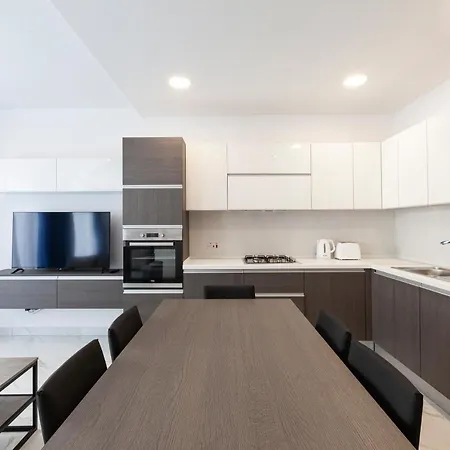 Apartment 3br Penthouse - King Size Bed, Outdoor Space Bbq By 360 Estates